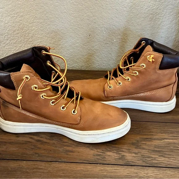 Timberland Tan Leather High-Top with Black Collar - Picture 4 of 7